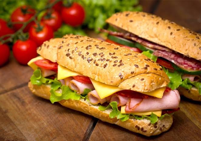 Segundo sanduíche grátis!